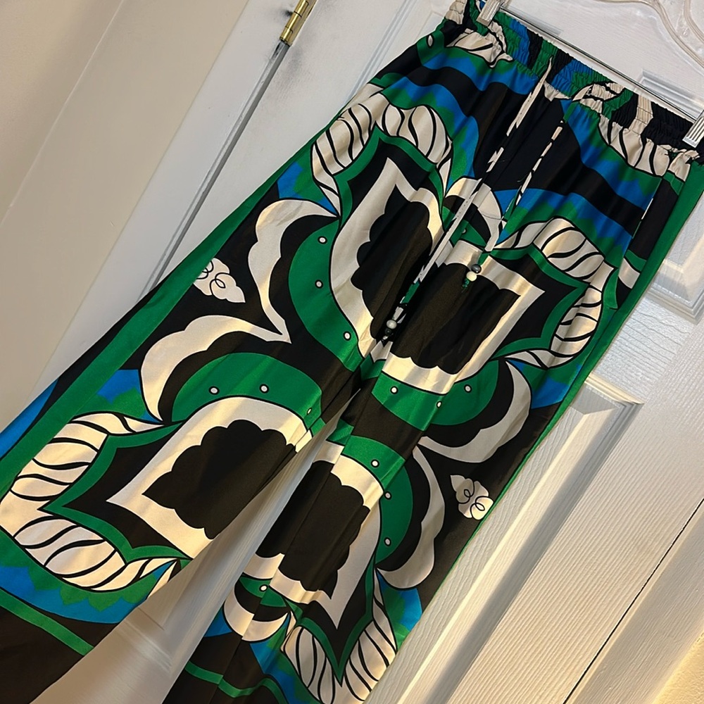 Cropped Zara printed pants 💙💚